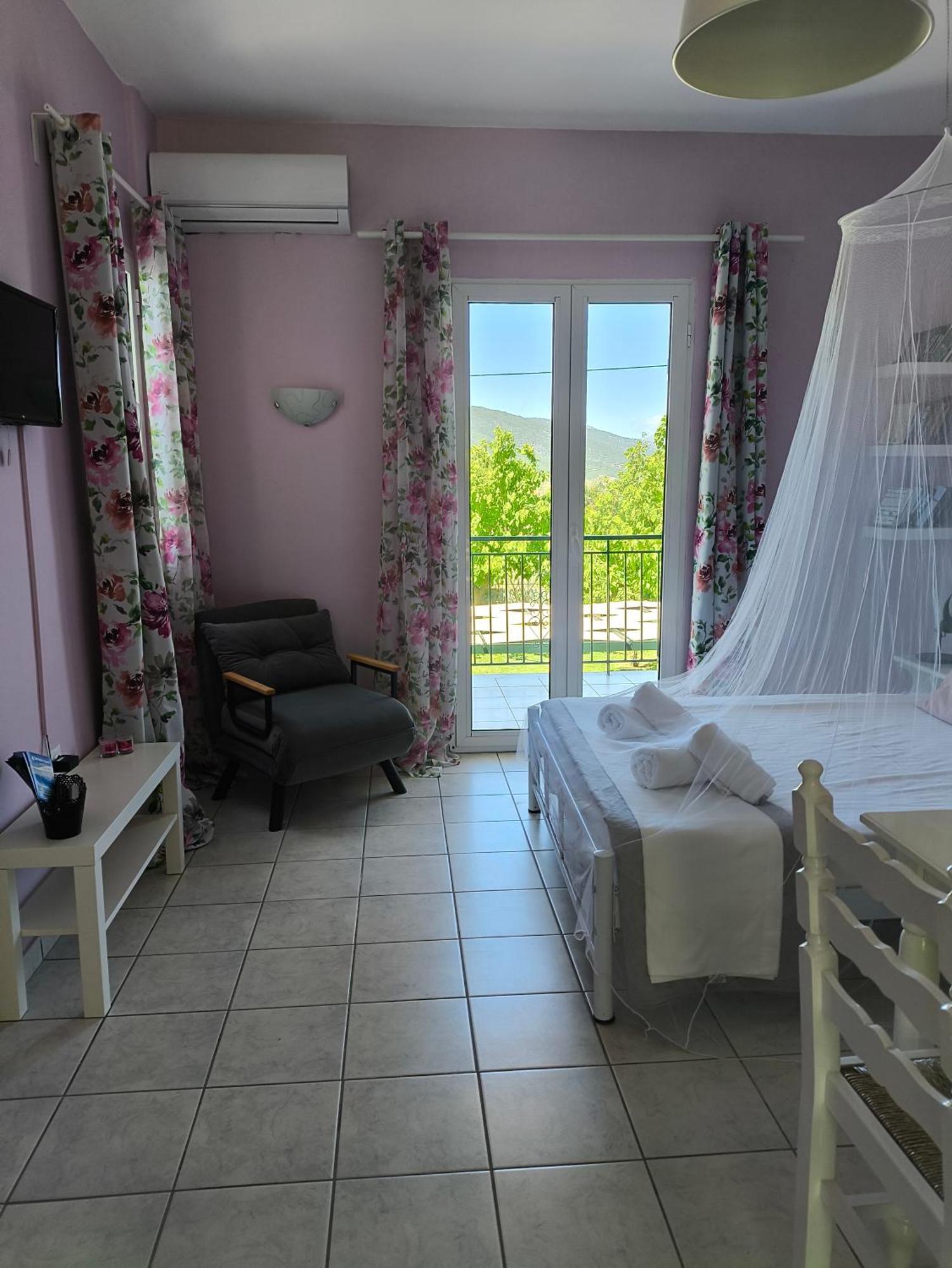 Rosegarden Villa Sami  Rum bild